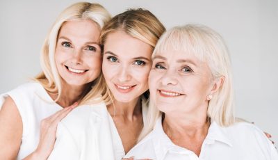 Joan Plowright Et Al. Posing For The Camera