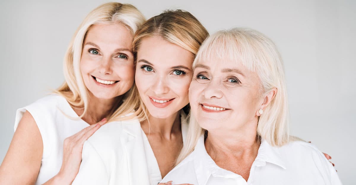 Joan Plowright et al. posing for the camera